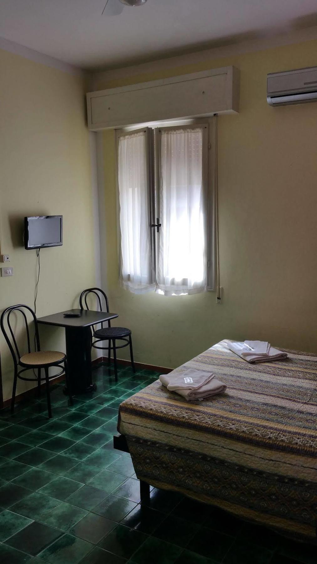 Hotel Villa Lorena Ρίμινι Εξωτερικό φωτογραφία